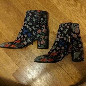 Embroidery floral bootie